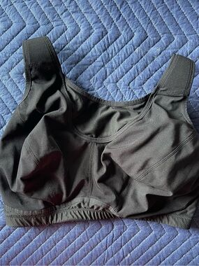 Supportive Black Wireless Wide Strap Sports Bra - Extra Coverage